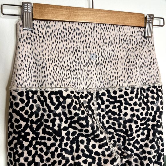 Lululemon Wunder Under Crop - Picture 4 of 5